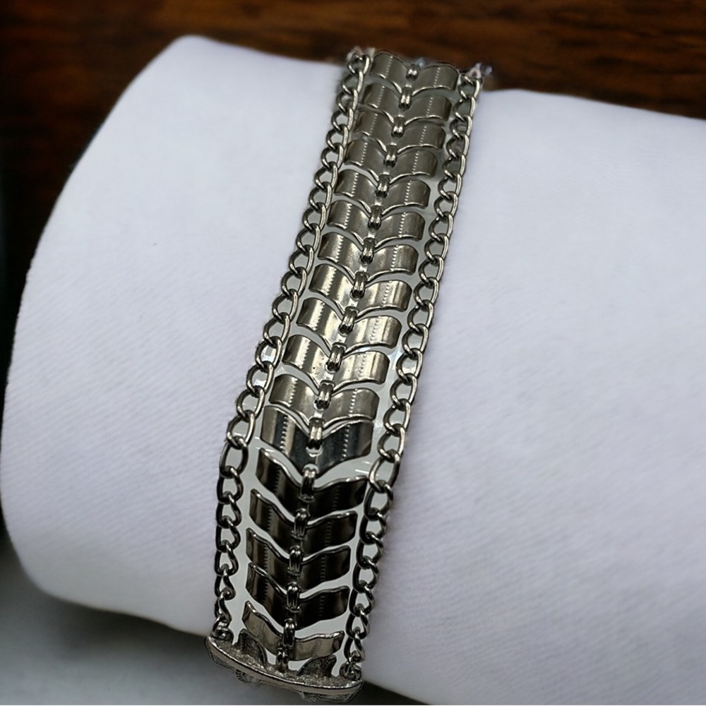 VINTAGE CORO PEGASUS SIGNED SILVER TONE LINK BRACELET